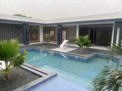  A vendre, Ã  la Somone, en deuxiÃ¨me ligne de la lagune, une somptueuse villa de plain-pied sur un terrain de 1500 m2.